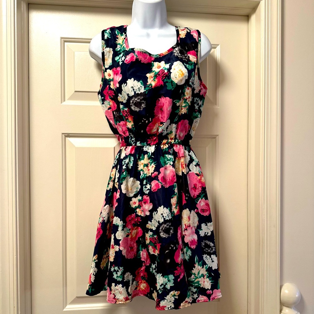 NWT: Sleeveless floral dress
